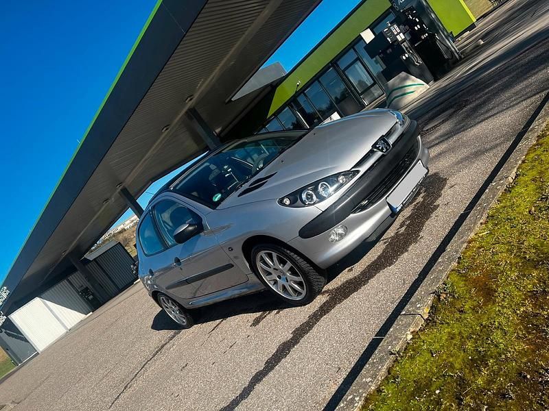 Gebraucht Peugeot 206 109 PS (80 kW) 2002 Silber Kleinwagen