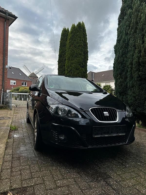 Schwarz Gebraucht 2009 Seat Altea Van / Kleinbus | 2.699 € (Fairer Preis) - Bild 1/4