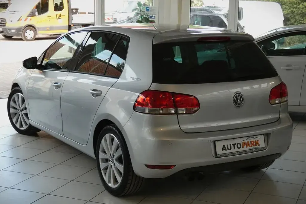 Gebraucht VW Golf VI Team 122 PS (89 kW) 2011 Silber Limousine