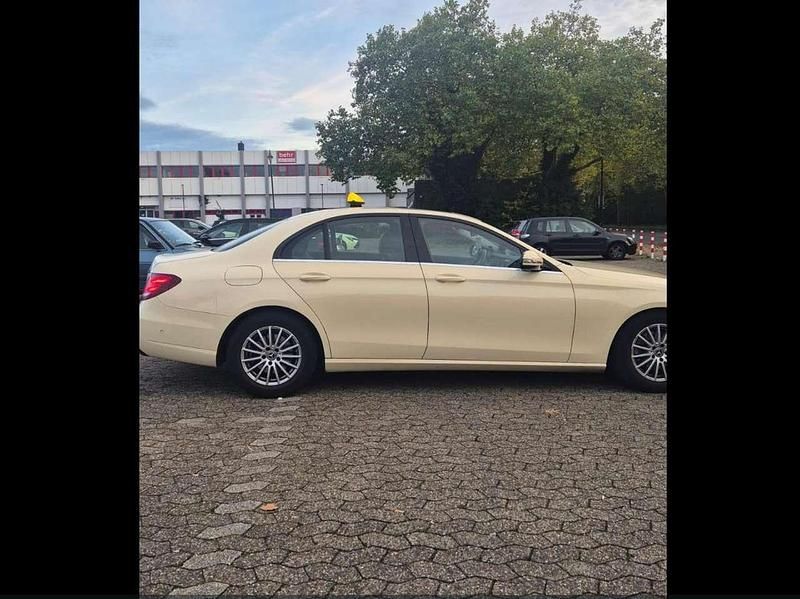 Brugt Mercedes E220 Elegance 194 HK (142 kW) 2019 Beige Sedan