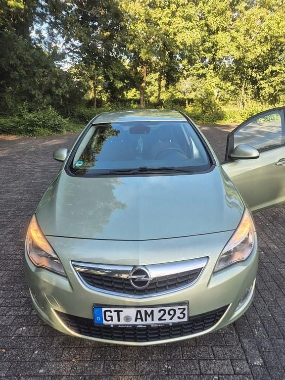 Grün Gebraucht 2010 Opel Astra Limousine | 4.100 € (Guter Preis) - Bild 1/4