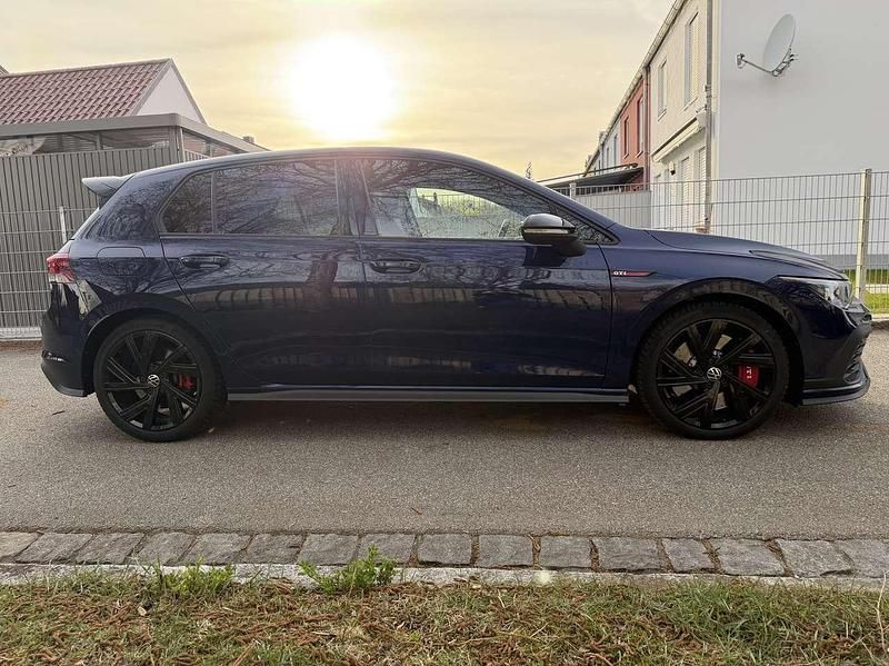 Second-hand VW Golf VIII GTI 300 CP (220 kW) 2023 Albastru Berlinǎ