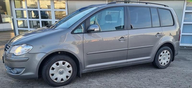 Grau Gebraucht 2009 VW Touran Van / Kleinbus | 4.200 € (Guter Preis) - Bild 1/4