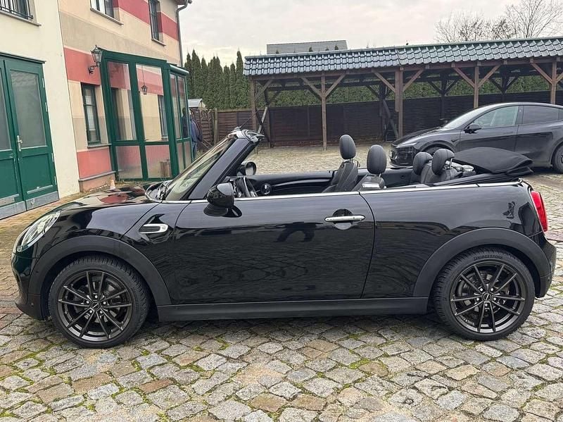 Gebraucht Mini Cooper Cabriolet 136 PS (100 kW) 2019 Midnight black metallic Cabrio