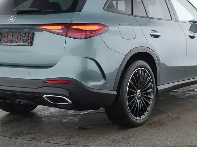 Gebraucht Mercedes GLC300 AMG line 269 PS (197 kW) 2024 Silber SUV