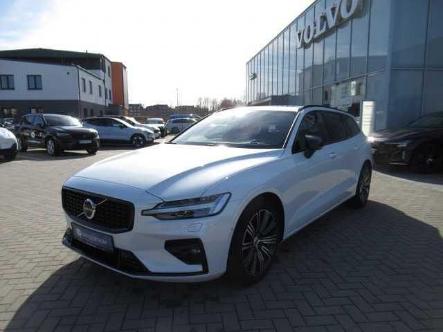 Gebraucht Volvo V60 145 PS (106 kW) 2025 Kombi