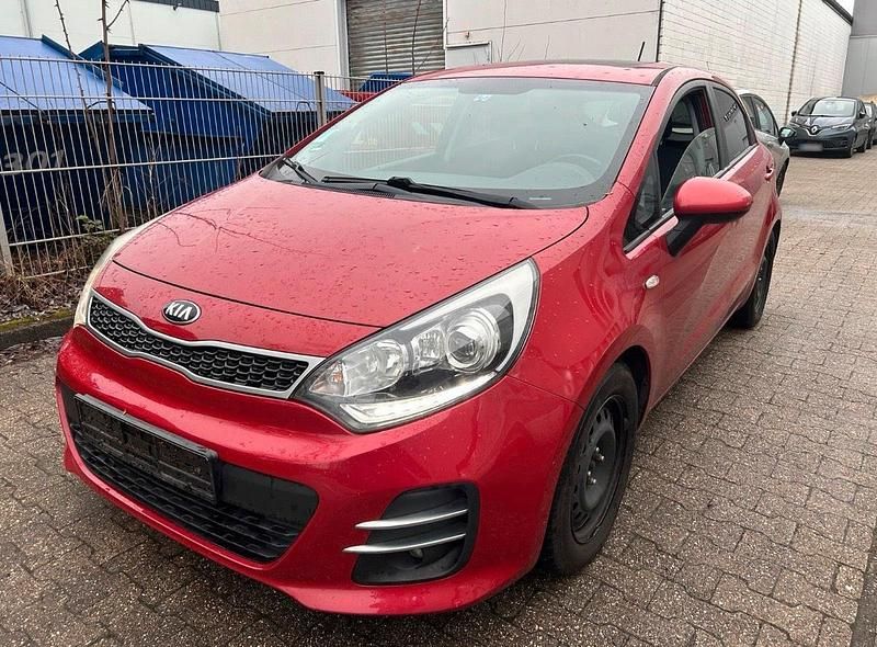 Gebraucht Kia Rio 90 PS (66 kW) 2015 Rot Kleinwagen