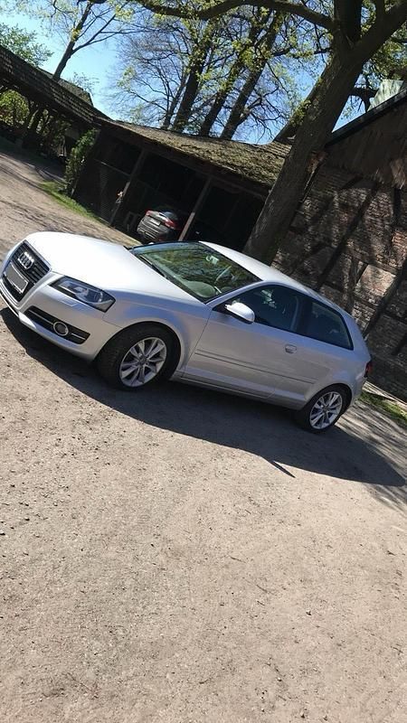 Silber Gebraucht 2011 Audi A3 Kleinwagen | 4.500 € (Guter Preis) - Bild 1/4