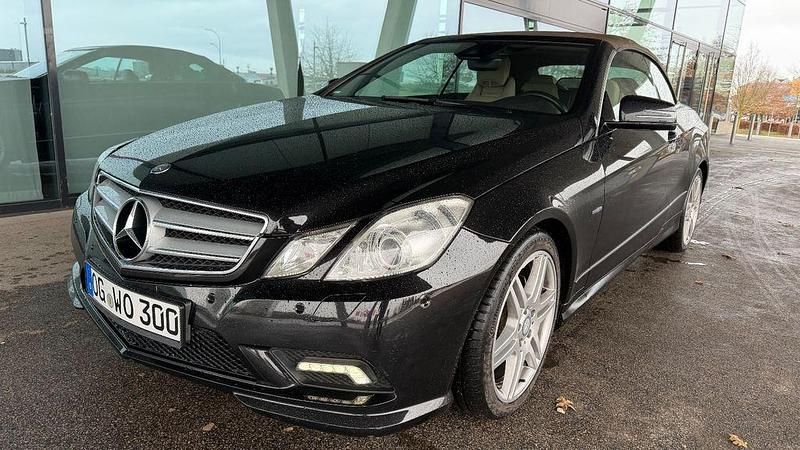 Gebraucht Mercedes E350 AMG line 231 PS (169 kW) 2010 Schwarz Cabrio