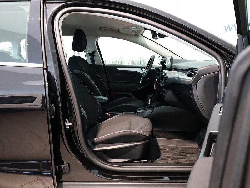 Używany Ford Focus Cool & Connect 101 KM (74 kW) 2020 Czarny Kombi