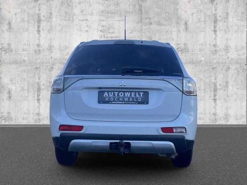 Gebraucht Mitsubishi Outlander 150 PS (110 kW) 2015 Weiß SUV