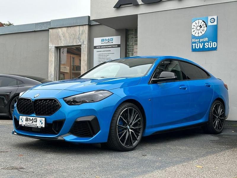 Blau Gebraucht 2022 BMW M235 Performance Limousine | 37.790 € (Fairer Preis) - Bild 1/4