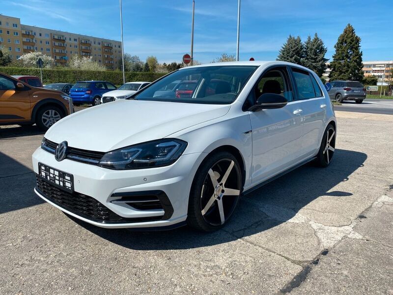 Weiß Gebraucht 2018 VW Golf VII Comfortline Limousine | 16.890 € (Fairer Preis) - Bild 1/4