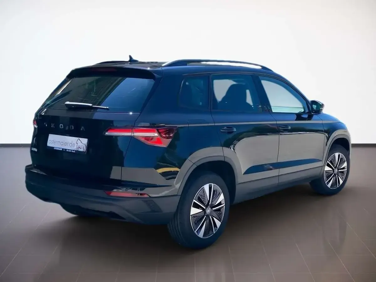 Neu Skoda Karoq Ambiente 150 PS (110 kW) 2026 Blackmagic perleffekt SUV