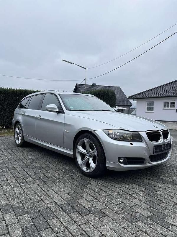 Gebraucht BMW 320 184 PS (135 kW) 2011 Kombi