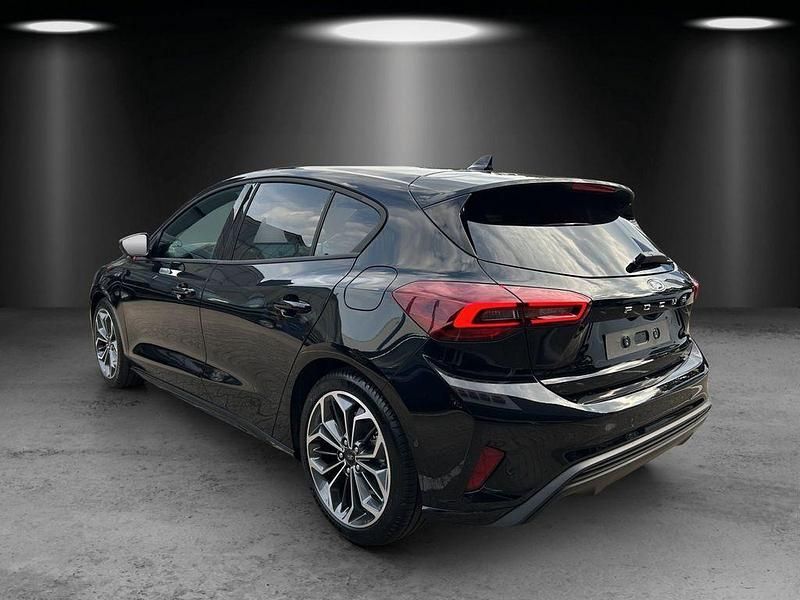 Gebraucht Ford Focus ST-Line X 116 PS (85 kW) 2026 Agate black Limousine