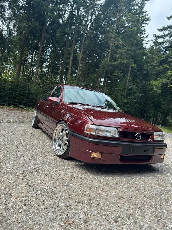 Rot Gebraucht 1991 Opel Vectra Limousine | 16.999 € - Bild 1/4
