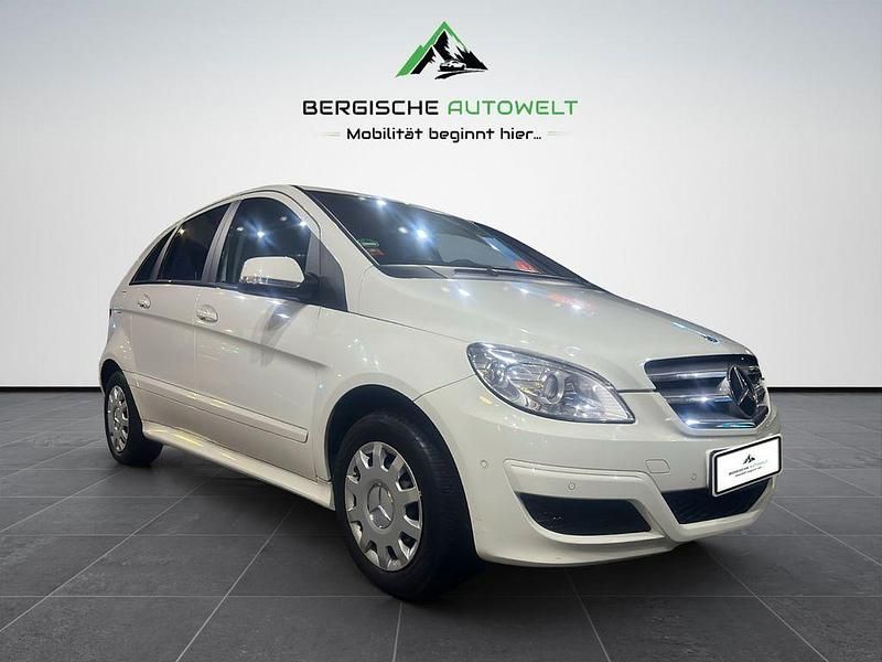 Weiß Gebraucht 2008 Mercedes B150 Van / Kleinbus | 3.480 € (Fairer Preis) - Bild 1/4
