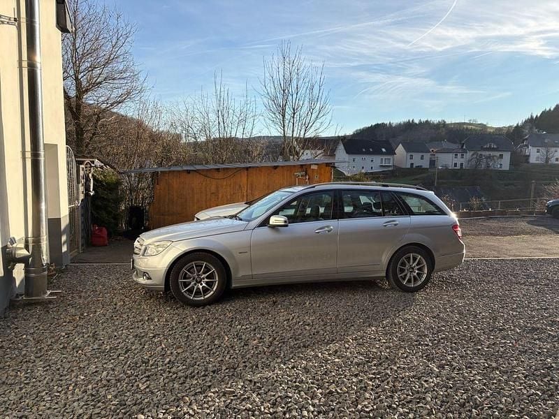 Gebraucht Mercedes C180 156 PS (114 kW) 2010 Silber Limousine