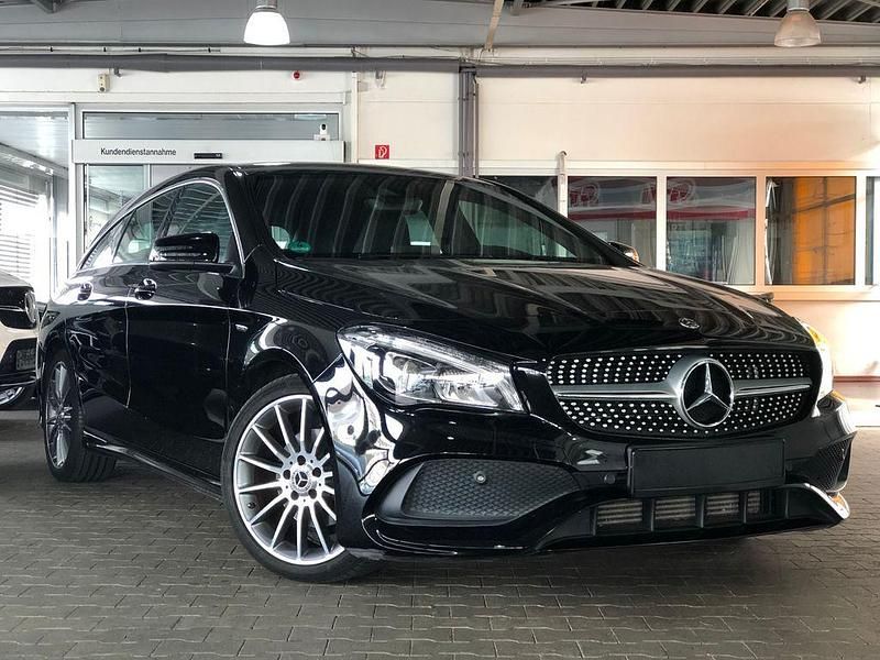 Schwarz Gebraucht 2018 Mercedes CLA180 Shooting Brake AMG Kombi | 19.995 € (Guter Preis) - Bild 1/4
