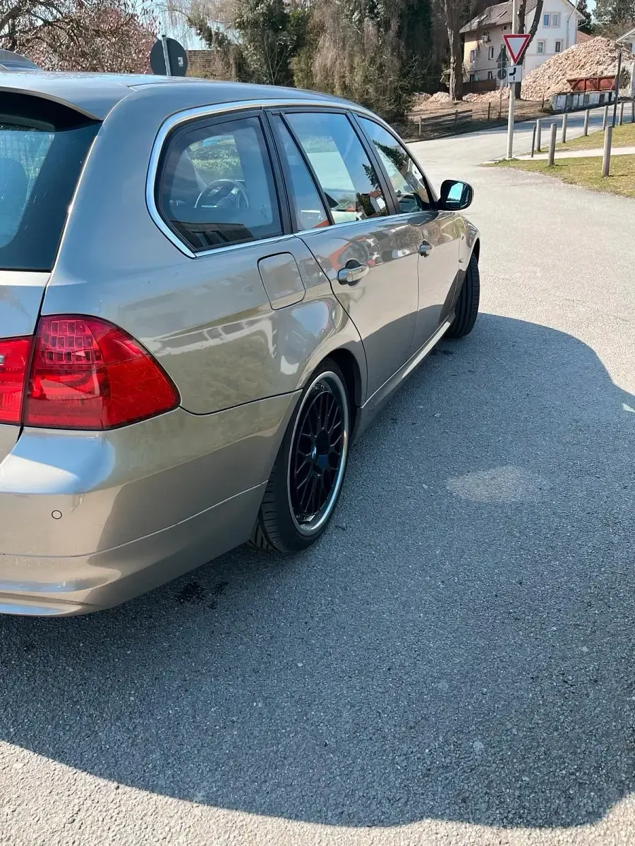Gebraucht BMW 325 218 PS (160 kW) 2009 Beige Kombi
