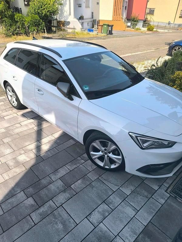 Weiß Gebraucht 2020 Seat Leon FR Kombi | 20.900 € (Fairer Preis) - Bild 1/4