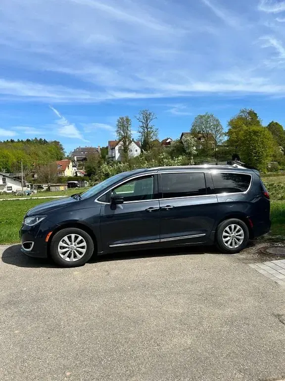 Usado Chrysler Pacifica 287 CV (211 kW) 2019 Gris Monovolumen