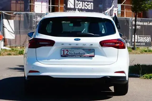 Gebraucht Ford Focus Titanium 140 PS (102 kW) 2024 Weiß Limousine