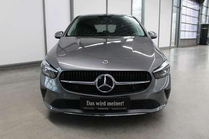 Gebraucht Mercedes B220 Progressive 190 PS (139 kW) 2024 Mountaingrau metallic Van / Kleinbus