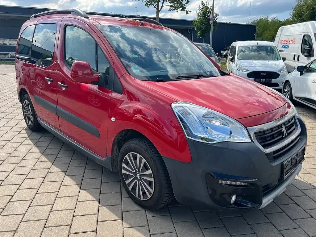 Gebraucht Peugeot Partner Tepee Outdoor 120 PS (88 kW) 2015 Rot Van / Kleinbus