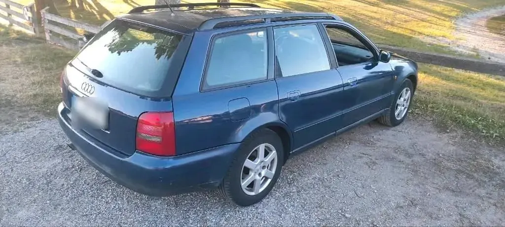 Gebraucht Audi A4 125 PS (91 kW) 1998 Blau Kombi