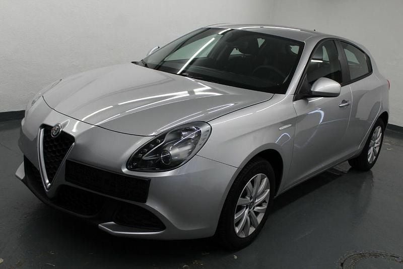 Silber Gebraucht 2021 Alfa Romeo Giulietta Limousine | 17.200 € (Fairer Preis) - Bild 1/4