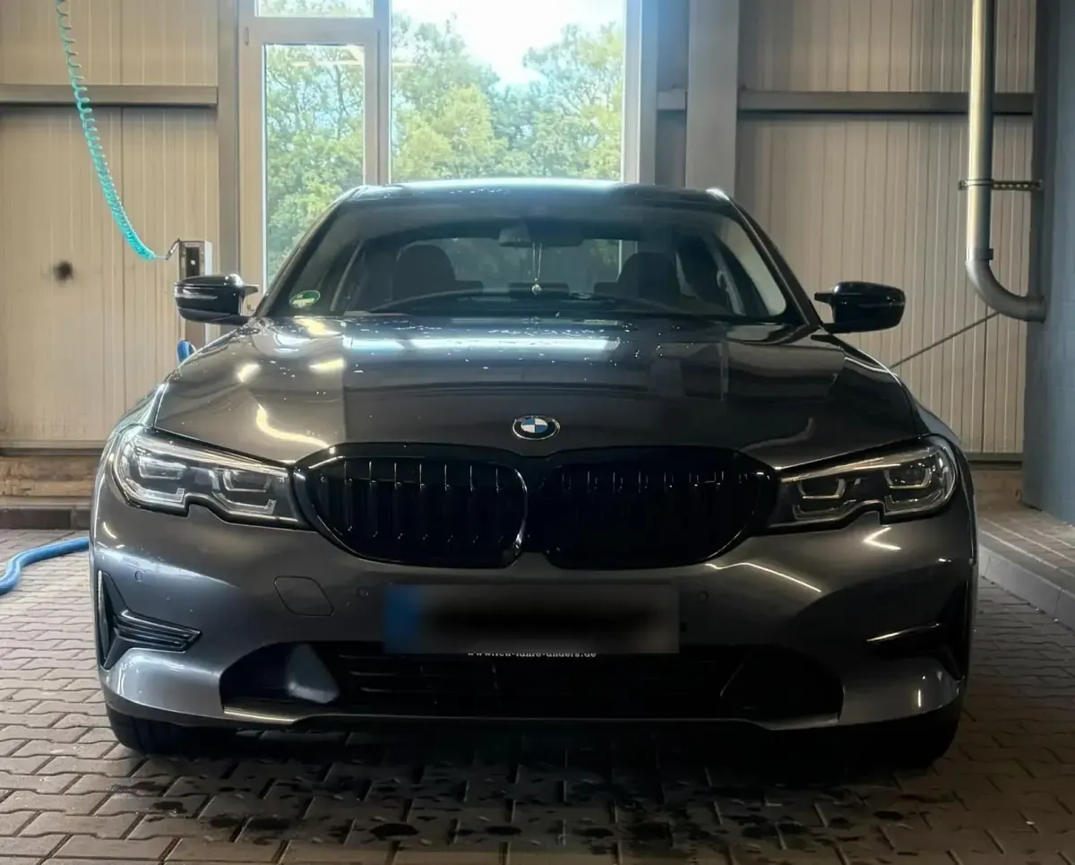 Gebraucht BMW 320 190 PS (139 kW) 2020 Grau Limousine