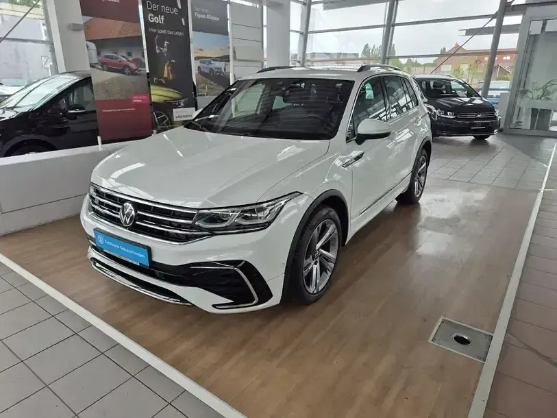 Gebraucht VW Tiguan R-line 150 PS (110 kW) 2024 Pure white SUV