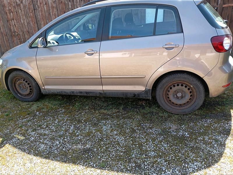 Gebraucht VW Golf VI Comfortline 122 PS (89 kW) 2010 Gold Kleinwagen