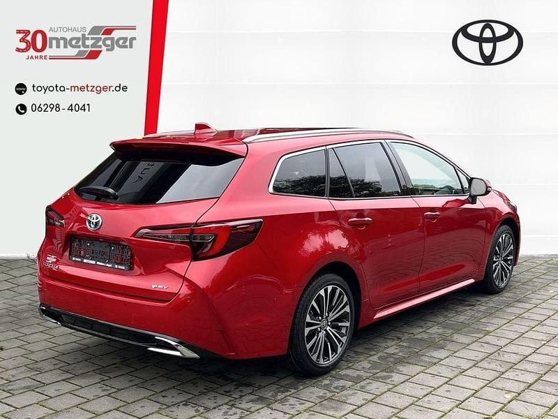 Neu Toyota Corolla 178 PS (130 kW) 2025 Rot Kombi