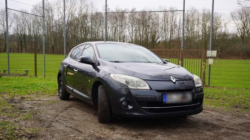 Grau Gebraucht 2008 Renault Mégane III Kombi | 3.200 € (Teuer) - Bild 1/4