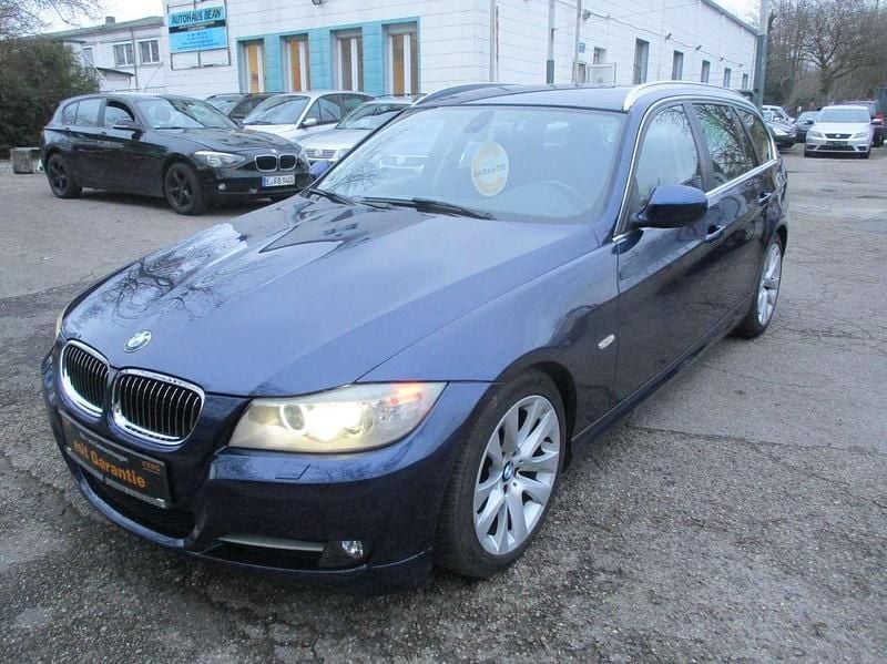 Gebraucht BMW 318 143 PS (105 kW) 2012 Tiefseeblau metallic Kombi