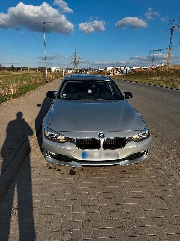 Gebraucht BMW 320 163 PS (119 kW) 2015 Silber Kombi