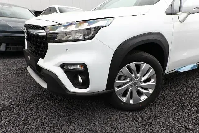 Neu Suzuki SX4 S-Cross Comfort 110 PS (80 kW) 2026 Cool white pearl metallic cool white pearl metallic SUV