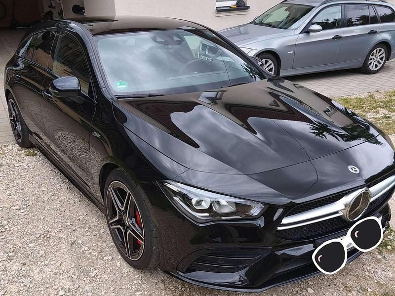 Schwarz Gebraucht 2022 Mercedes CLA35 AMG Shooting Brake AMG Kombi | 44.299 € (Etwas zu teuer) - Bild 1/4