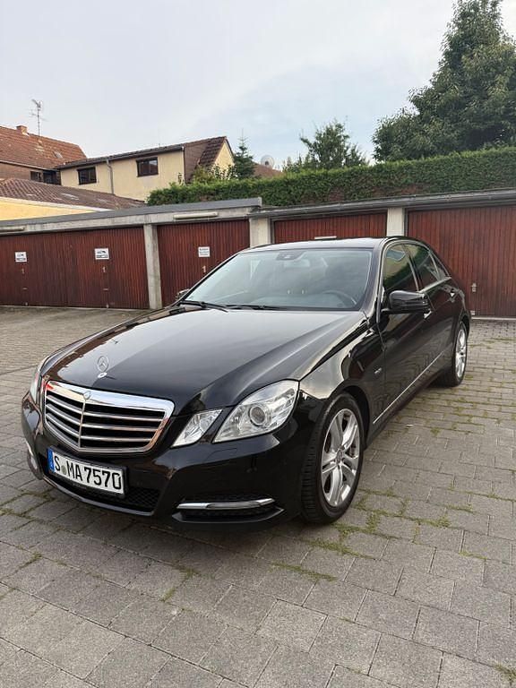 Schwarz Gebraucht 2011 Mercedes E250 Avantgarde Limousine | 7.500 € (Superpreis) - Bild 1/4