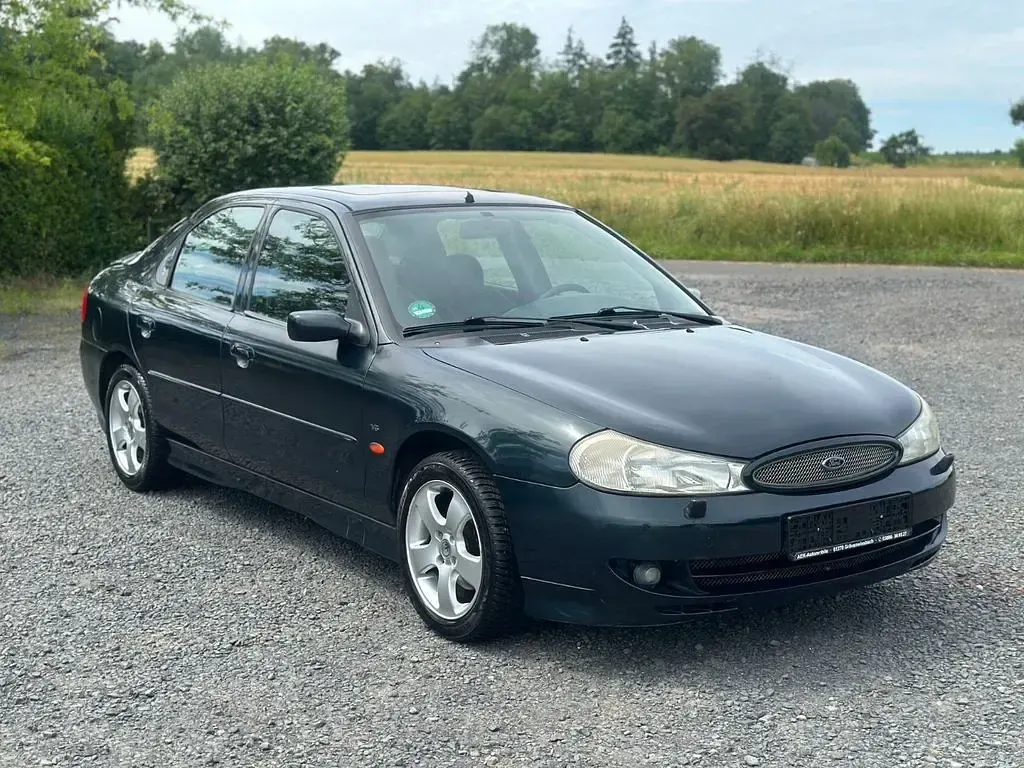 Gebraucht Ford Mondeo Ghia 170 PS (125 kW) 1998 Grün Limousine