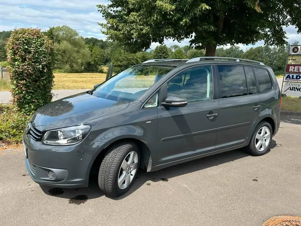 Gebraucht VW Touran Cup 105 PS (77 kW) 2015 Grau Van / Kleinbus