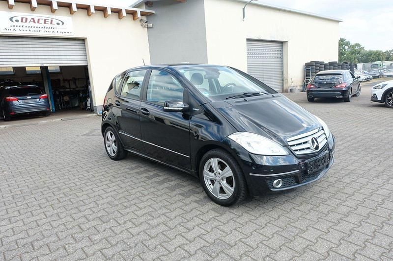 Schwarz Gebraucht 2009 Mercedes A180 Kleinwagen | 4.990 € (Fairer Preis) - Bild 1/4