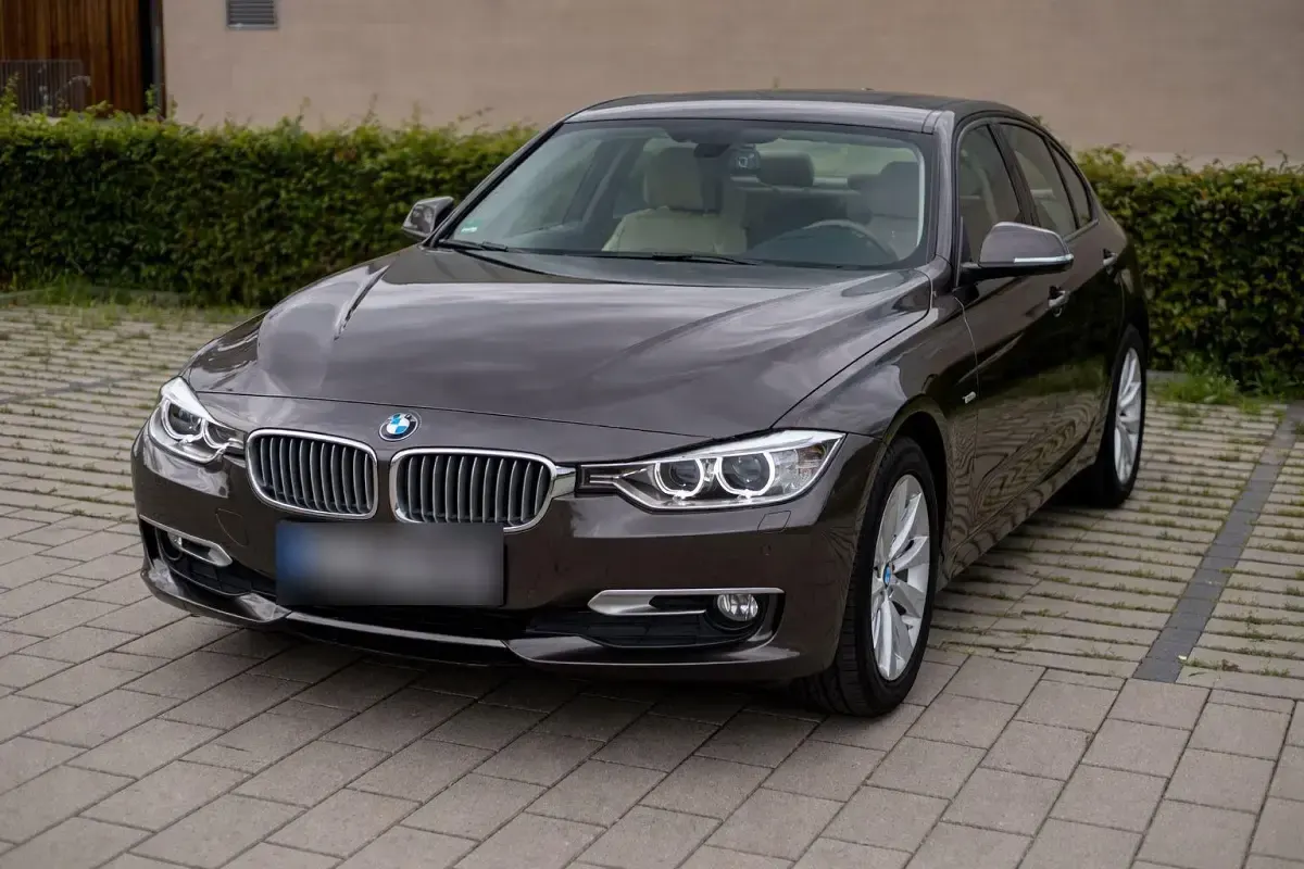 Gebraucht BMW 316 136 PS (100 kW) 2014 Braun Limousine