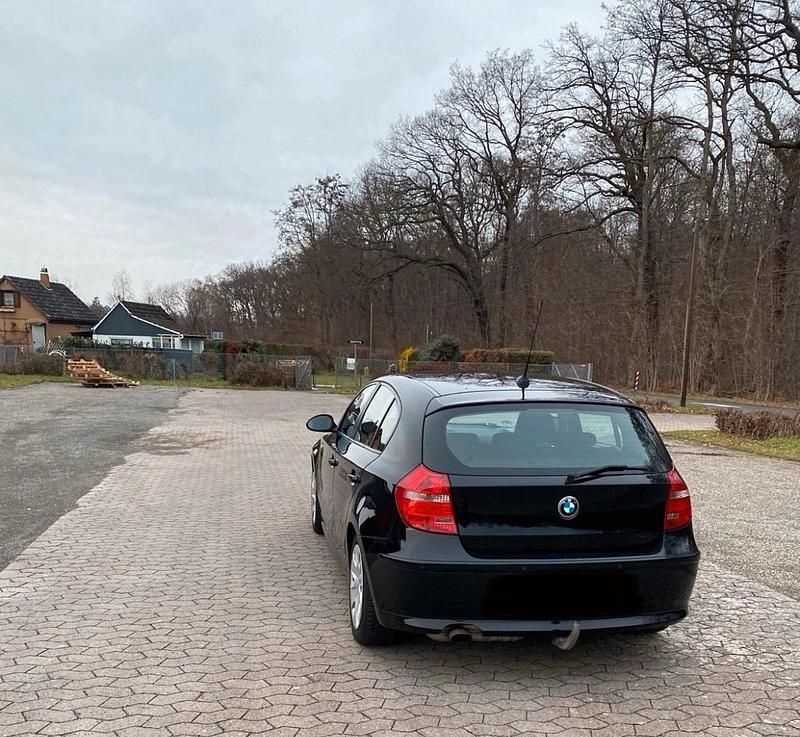Schwarz Gebraucht 2009 BMW 116 Kleinwagen | 3.250 € - Bild 1/4