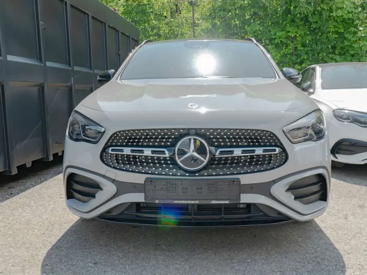 Gebraucht Mercedes GLA250 AMG 224 PS (164 kW) 2025 Grau manufaktur alpingrau uni SUV