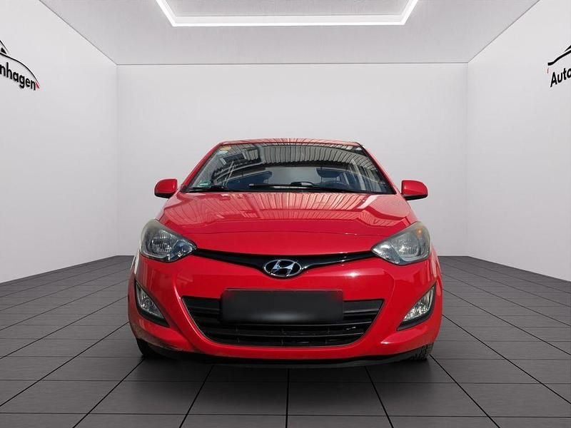 Gebraucht Hyundai i20 Edition 86 PS (63 kW) 2013 Rot Kleinwagen