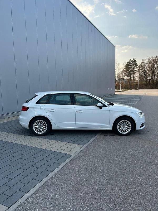 Gebraucht Audi A3 105 PS (77 kW) 2013 Weiß Limousine
